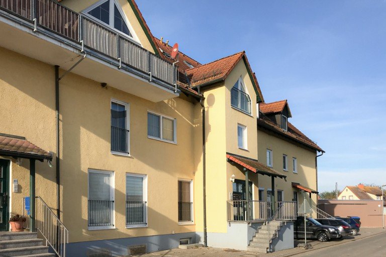 Kleine Wohnung im gepflegten MFH Herbsleben Etagenwohnung Kleine vermietete Eigentumswohnung mit Balkon & Stellplatz
