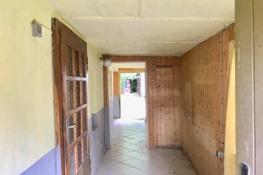 Gang zu den Wirtschaftsr�umen und Garten Einfamilienhaus Kutzleben / L�tzens�mmern