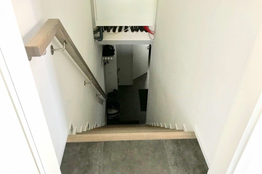 Treppe ins Kellergeschoss Einfamilienhaus Steinbach-Hallenberg/ Viernau