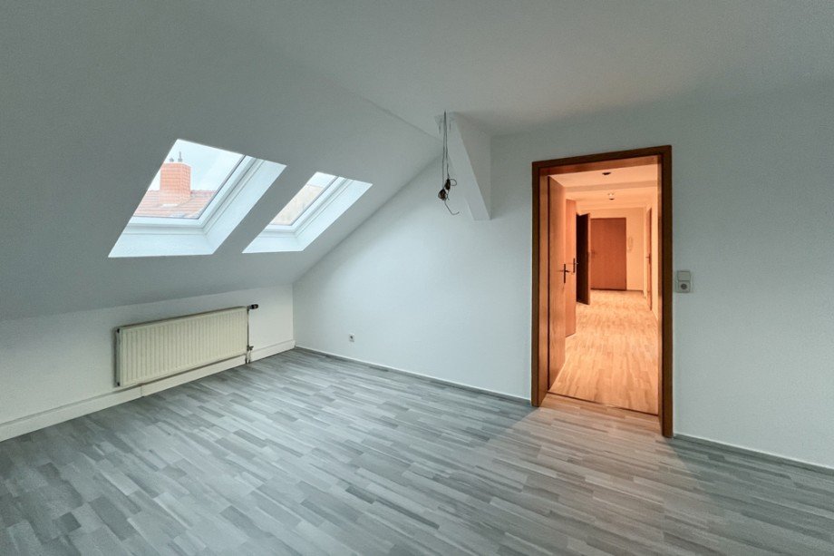 Blick vom Wohnzimmer in den Flur Dachgeschosswohnung Erfurt
