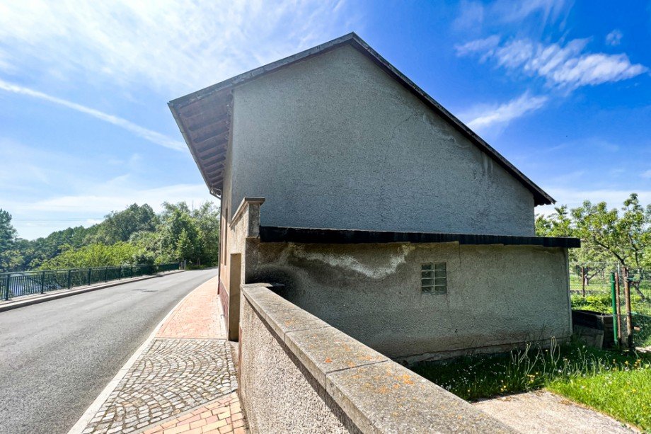 Giebelseite im Sonnenschein Haus Saalfeld/Saale / Remsch�tz