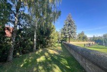 Fu�weg zum Pachtgarten Traditionelles Einfamilienhaus mit gro�er Scheune & h�bschem Garten