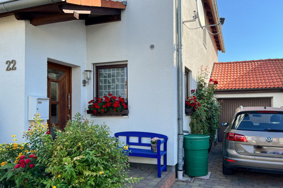 Eingangsbereich mit Garage und Stellplatz Reihenendhaus Erfurt / Gottstedt