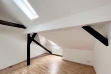 Schlafzimmer mit Fachwerk Familienfreundliche Maisonettewohnung mit Balkon & EBK in der Kr�mpfervorstadt