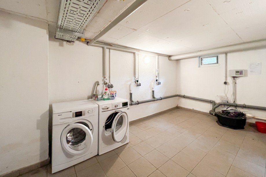 Linkerhand M�glichkeit f�r Durchgang zur Kleinen Wohnung Etagenwohnung Erfurt / M�bisburg-Rhoda