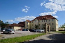 Rathaus Gr�fentonna Denkmalgesch�tzter Vierseitenhof im Herzen Gr�fentonnas