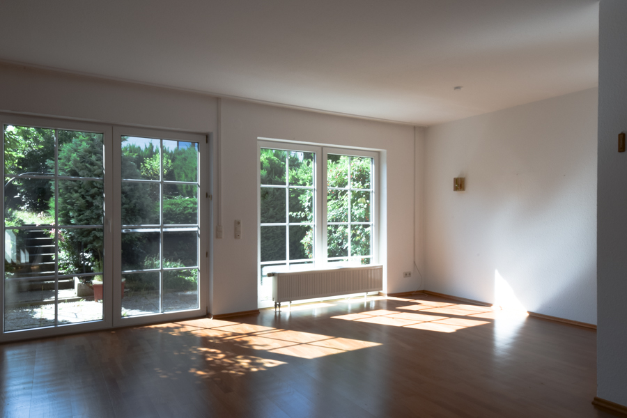 Wohnzimmer im Sonnenschein Doppelhaush�lfte Erfurt/ Salomonsborn