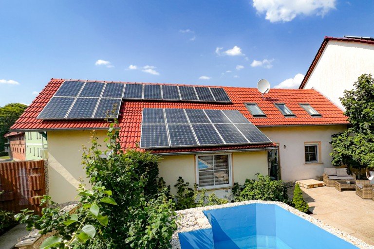 Einfamilienhaus in Berlstedt Am Ettersberg/ Berlstedt Reihenendhaus Kleines modernisiertes Einfamilienhaus mit Nebengeb�ude und Minipool