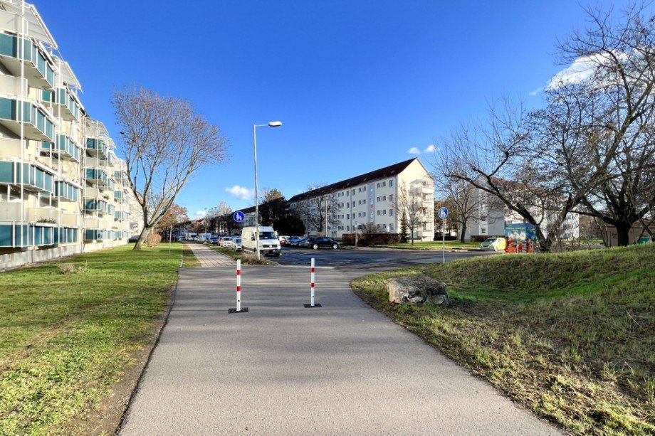 Blick vom Park zum Hauseingang Etagenwohnung Erfurt