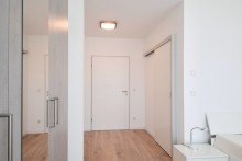 Blick vom Schlafzimmer zum Eingang Innenzimmer Exklusiver Wohnkomfort- m�blierte Terrassenwohnung in Klinik- & Unin�he