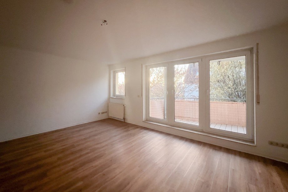 Wohnzimmer mit gro�em Balkon Etagenwohnung Erfurt