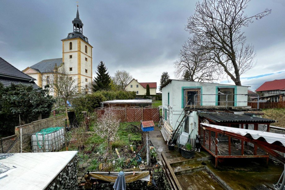 Garten mit Gartenh�uschen und Voliere Einfamilienhaus Erfurt