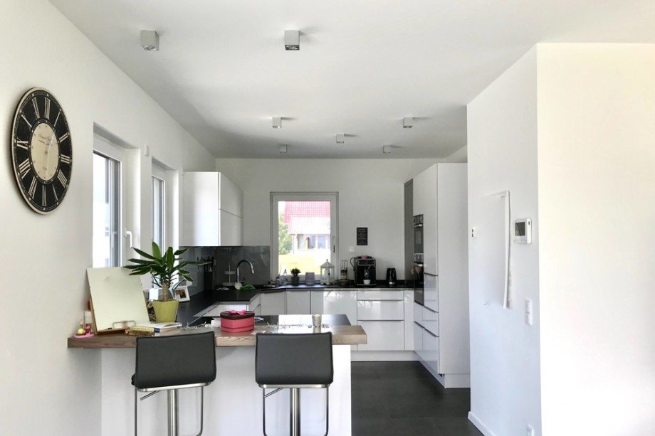 Blick vom Wohnbereich in ihre K�che Einfamilienhaus Steinbach-Hallenberg/ Viernau