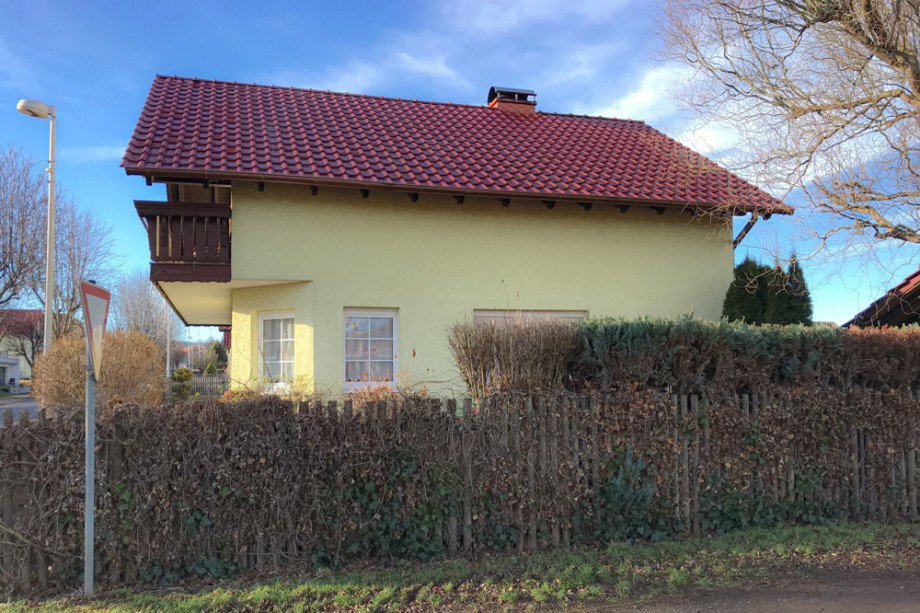 Seitenansicht des Hauses Einfamilienhaus Drei Gleichen OT M�hlberg