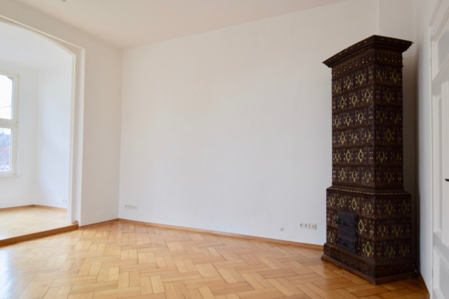 Kachelofen im Wohnzimmer Erdgeschosswohnung Erfurt