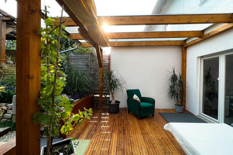 �berdachte Terrasse am Wohnzimmer Reihenmittelhaus Grammetal