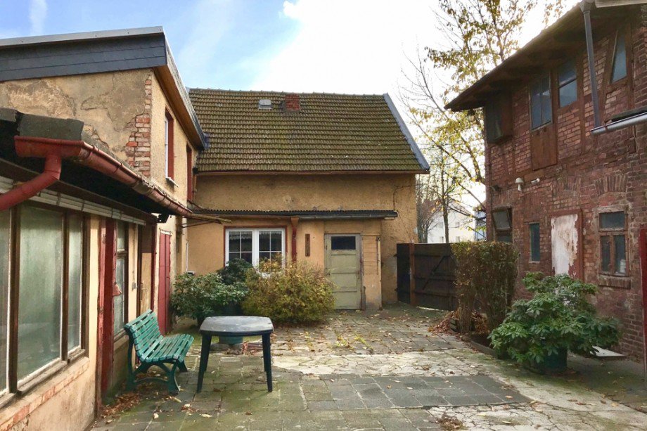 Hof von Geb�uden eingefasst Einfamilienhaus Erfurt