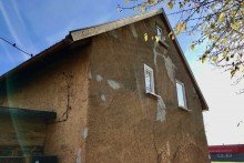 Giebelansicht zur Stra�e Kleines Wohnhaus mit gro�em Potential