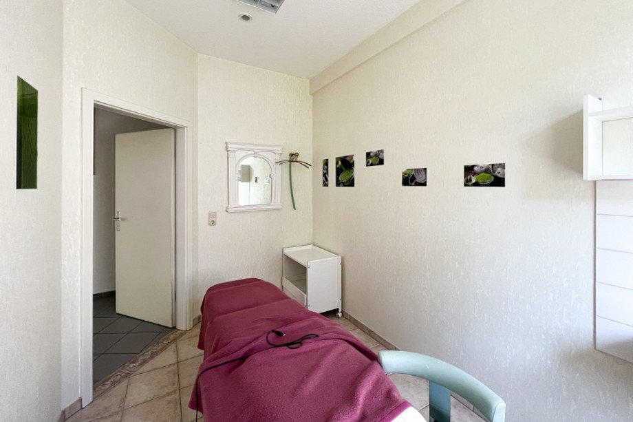 Mittleres Zimmer mit Fenster zur Auenstra�e Ladenlokal Erfurt