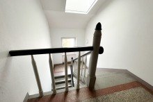 Treppenhaus Familienfreundliche Maisonettewohnung mit Balkon & EBK in der Kr�mpfervorstadt