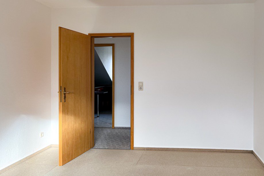 Schlafzimmer gegen�ber von der K�che Dachgeschosswohnung Erfurt/ Gottstedt