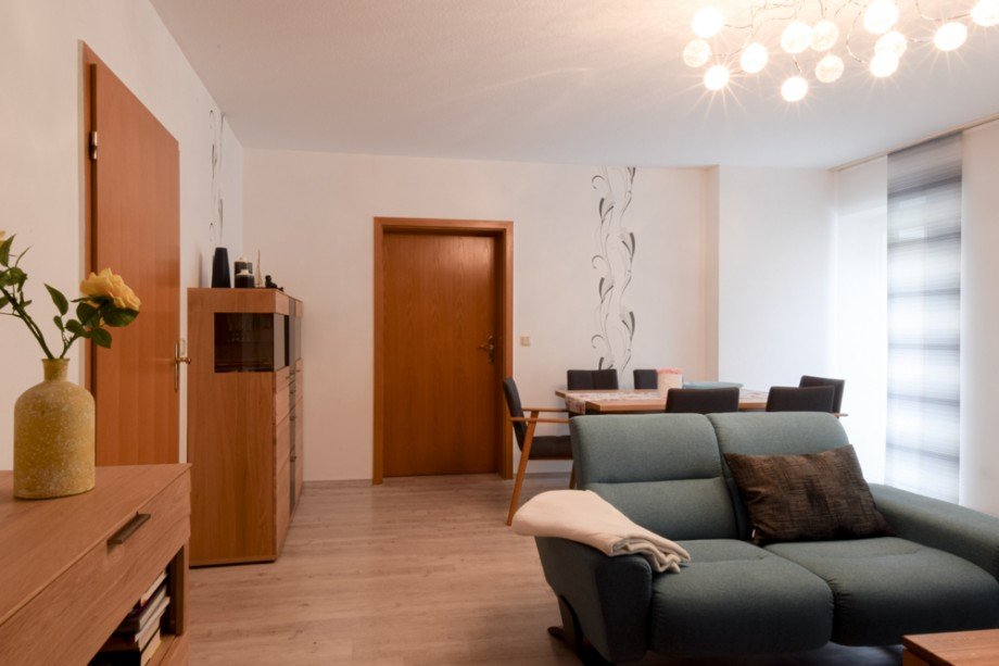 Wohnzimmer mit Designvenylboden Erdgeschosswohnung Herbsleben