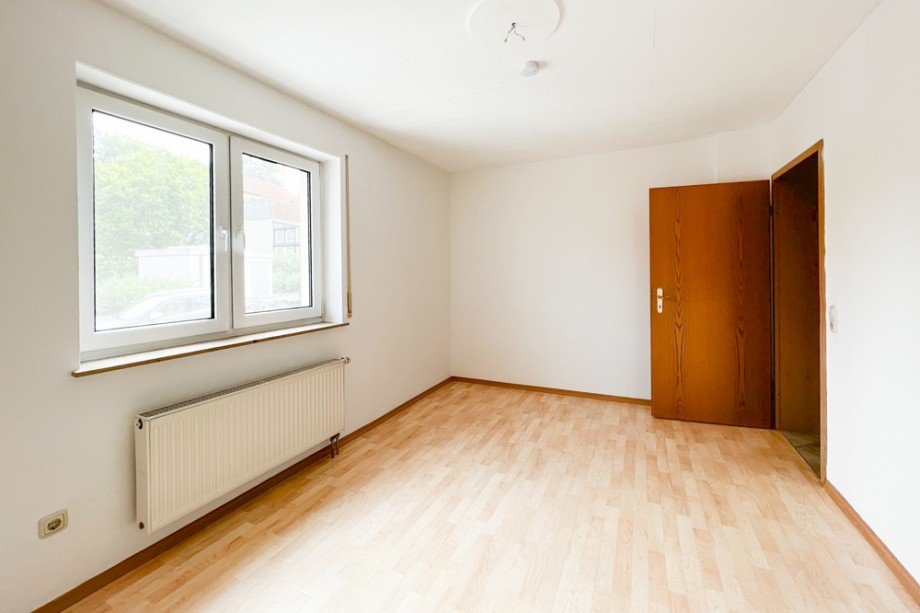 Schlafzimmer stra�enseitig Erdgeschosswohnung Nesse- Apfelst�dt / Kornhochheim