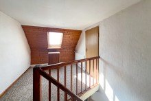 Flur im DG Traditionelles Einfamilienhaus mit gro�er Scheune & h�bschem Garten