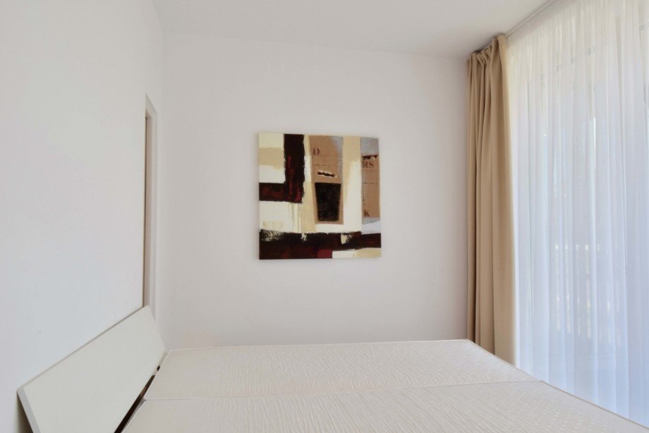 Schlafzimmer mit gro�em Bett Erdgeschosswohnung Erfurt