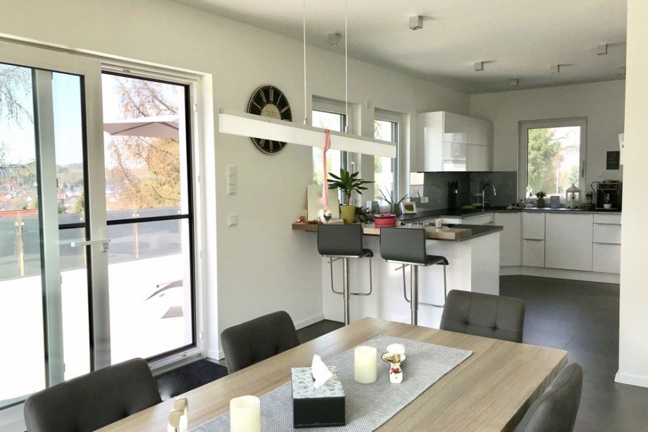 Perfekte Einheit von K�che und E�bereich Einfamilienhaus Steinbach-Hallenberg/ Viernau