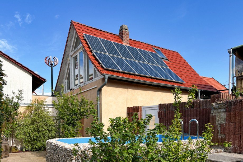 Kleiner Pool mit Nebengeb�ude Reihenendhaus Am Ettersberg/ Berlstedt