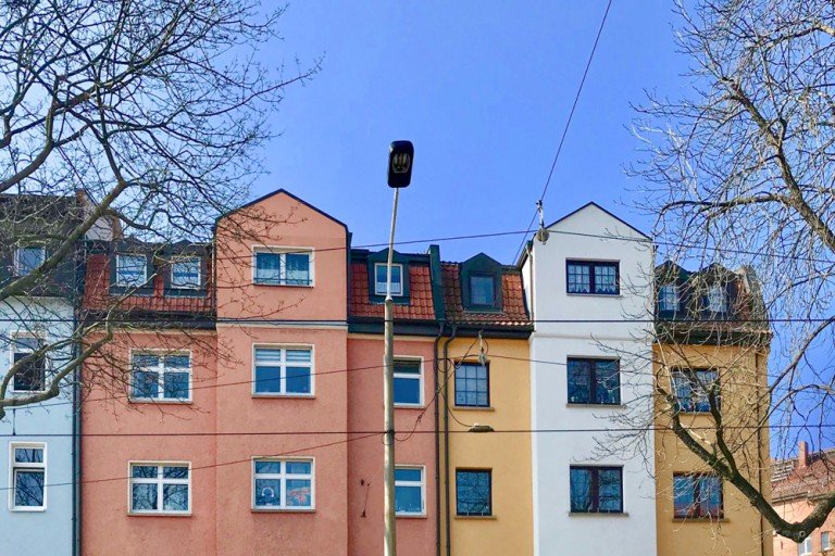 M�blierte Mietwohnung in Erfurt Erfurt / Andreasvorstadt Dachgeschosswohnung Perfekte Zentrumsn�he- m�blierte Zweizimmerwohnung im Altbau