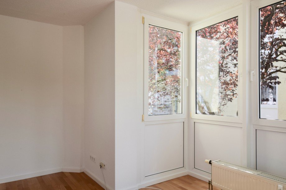 Wohnzimmer Blick zur K�che Erdgeschosswohnung Erfurt
