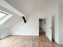 Blick vom gro�en Schlafzimmer in den Flur Familienfreundliche Maisonettewohnung mit Balkon & EBK in der Kr�mpfervorstadt