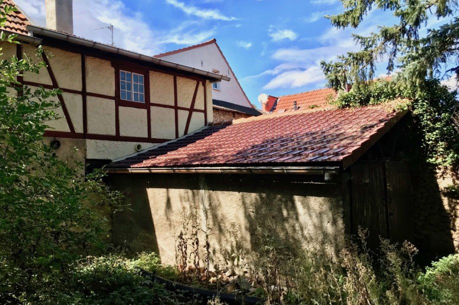 Schuppen an derr Grundst�cksgrenze Einfamilienhaus Tonna / Gr�fentonna