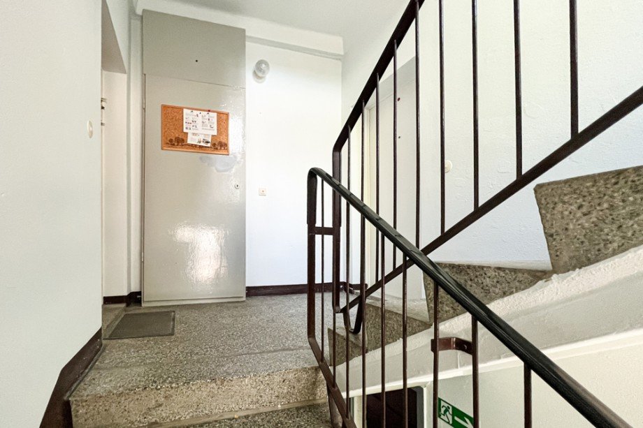 Treppenhaus Mehrfamilienhaus Etagenwohnung Buttst�dt