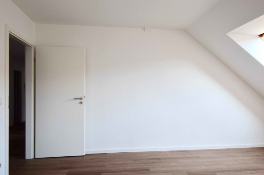 Designvenylboden, Stilt�ren und neu tapeziert Dachgeschosswohnung Erfurt