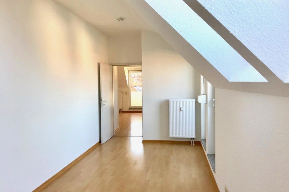 Schlafzimmer mit Blick ins Wohnzimmer Etagenwohnung Erfurt