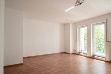 Gro�es Wohnzimmer Moderne 1Raumwohnung mit Loggia, Pantryk�che & Stellplatz