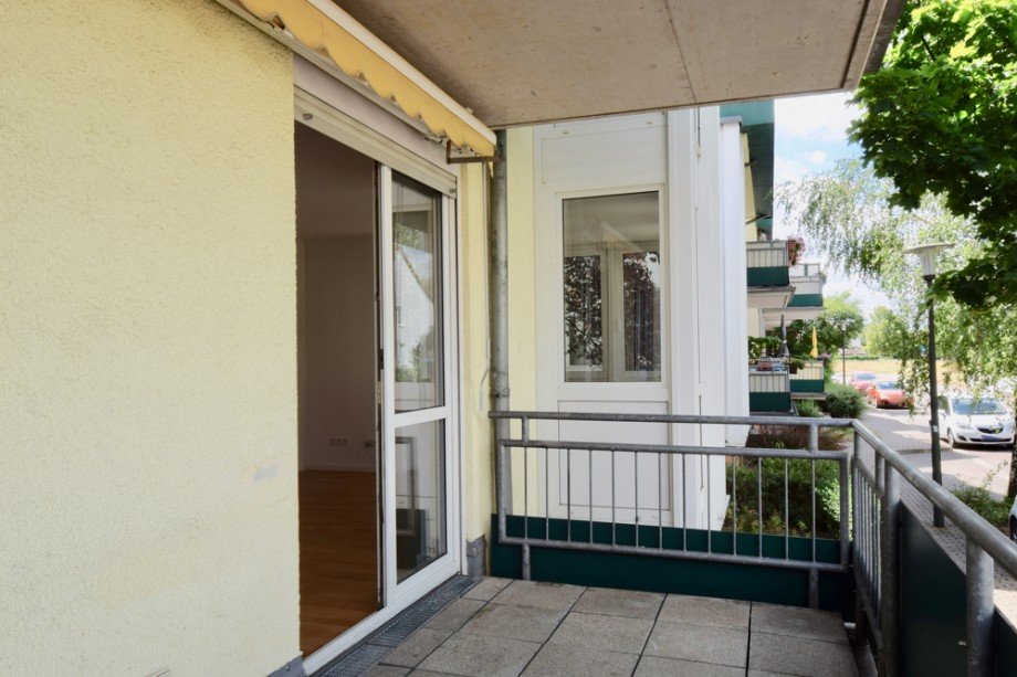 Balkon mit Markiese Erdgeschosswohnung Erfurt