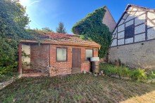 Kleines Gartenhaus Traditionelles Einfamilienhaus mit gro�er Scheune & h�bschem Garten