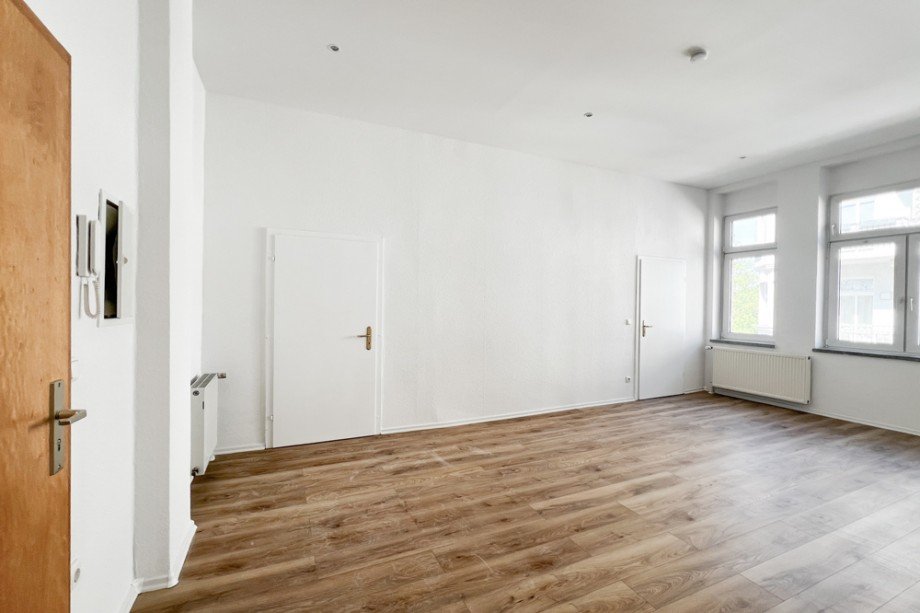 Eingangst�r mit Blick ins Wohnzimmer Etagenwohnung Erfurt / L�bervorstadt