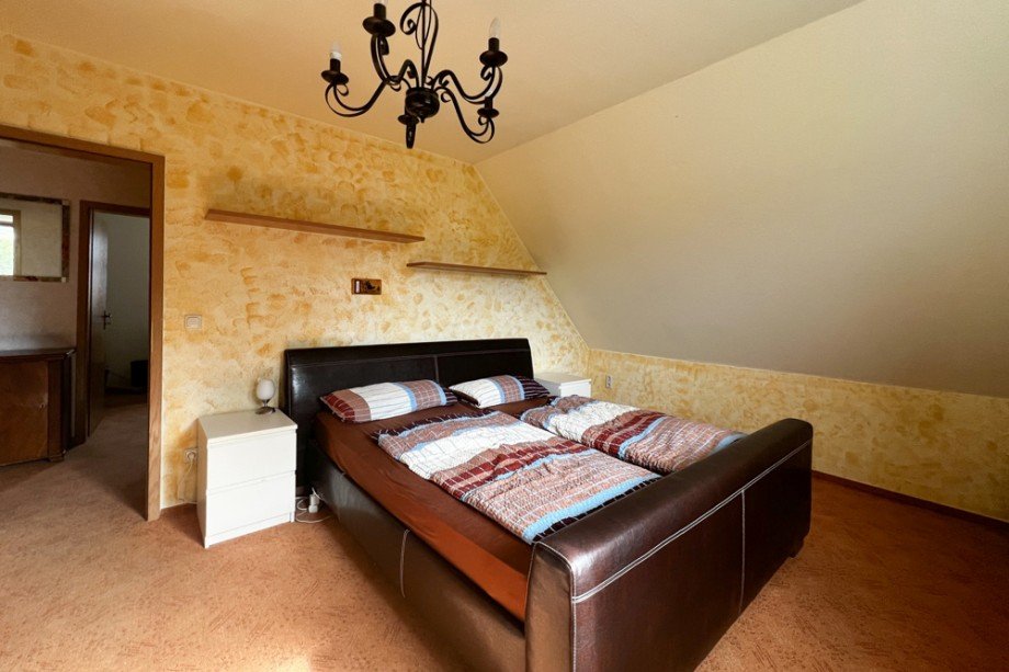 Gro�es Schlafzimmer im OG Einfamilienhaus Erfurt / Niedernissa