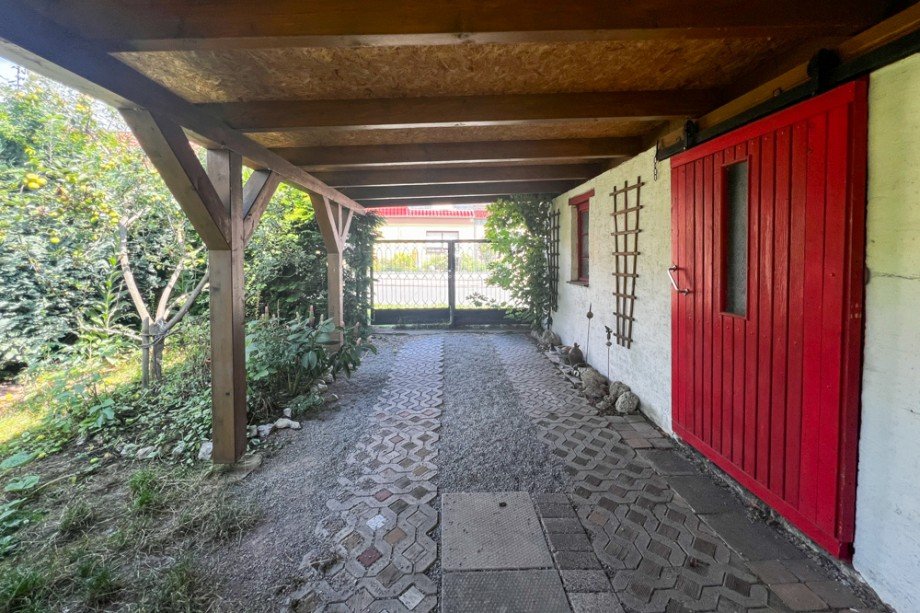 Garport am Grundst�cksende Doppelhaush�lfte Unstrut- Hainich /Gro�engottern