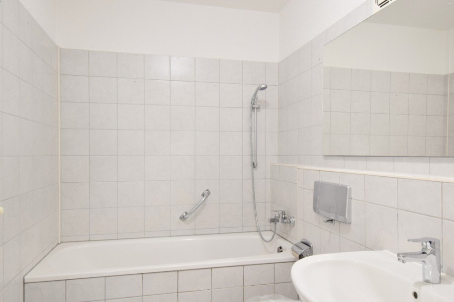 Badezimmer mit Badewanne Erdgeschosswohnung Erfurt