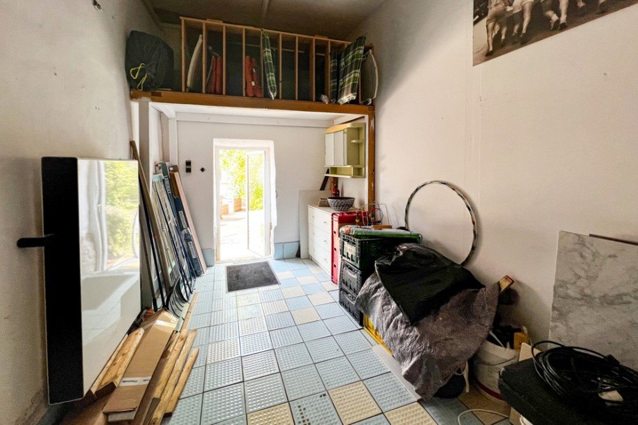 Eingang Nebengeb�ude mit Tesla- Box Reihenendhaus Am Ettersberg/ Berlstedt