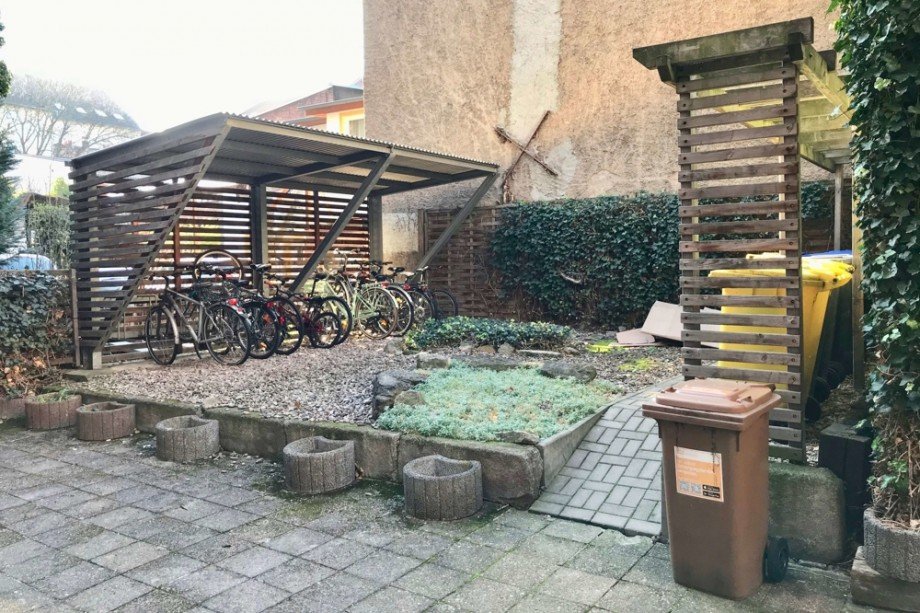 �berdachte Fahrradstellpl�tze im Hof Maisonettewohnung Erfurt / Johannesplatz