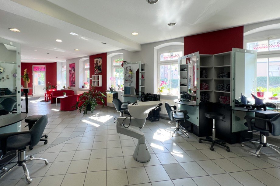 Gro�er Raum f�r Ihre Ideen mit Ladeneingangst�r_ Ladenlokal Erfurt