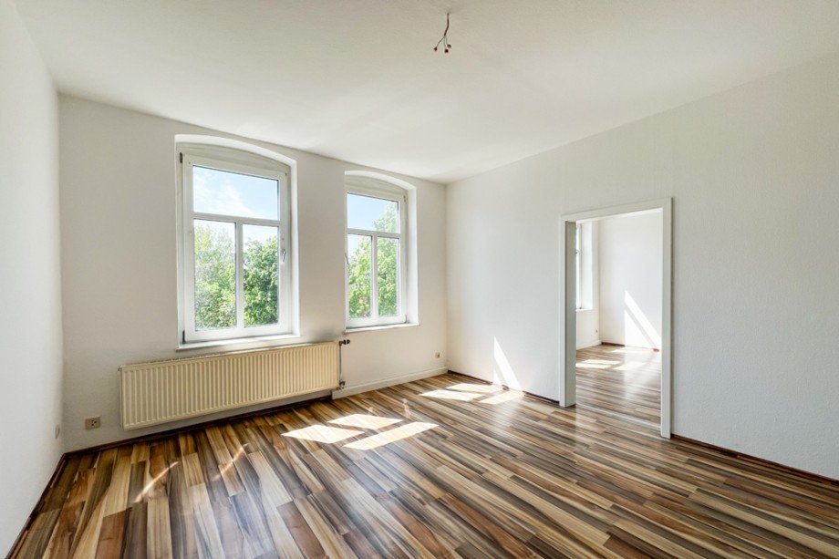 1. Schlafzimmer mit Blick ins 2.Schlafzimmer Etagenwohnung Erfurt