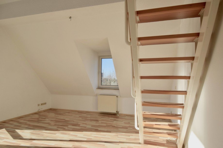 Blick vom Flur ins Wohnzimmer Dachgeschosswohnung Erfurt